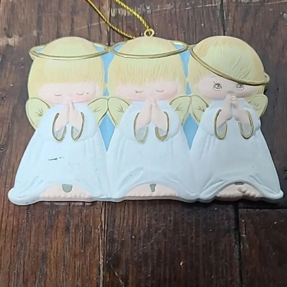 Vintage 2002 Three Little Angels Praying Christmas Tree Ornament